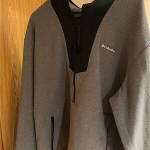 Men’s 2XL 1/2 zip fleece pull over.